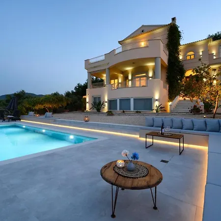 Aeras Luxury וילה